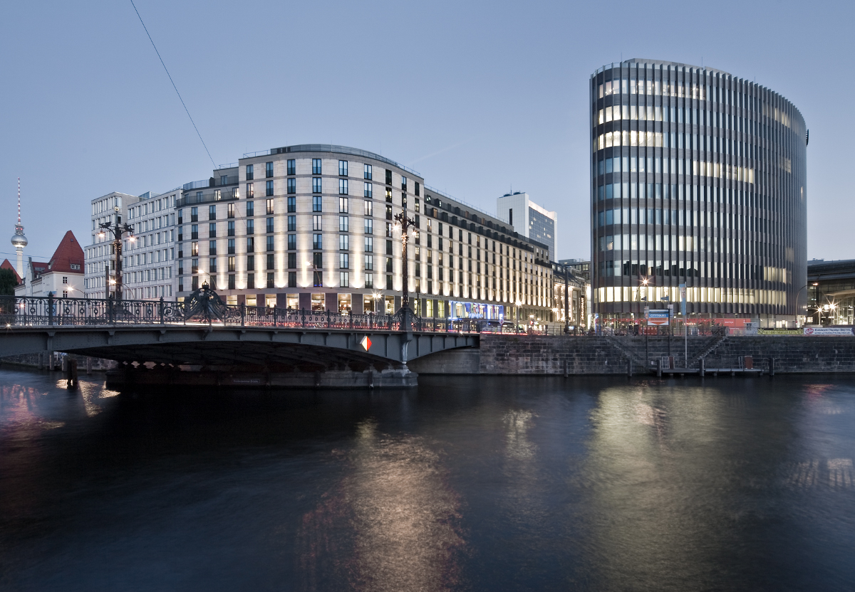 1_SPR_Spreedreieck_Friedrichstrasse_Bürogebäude_Aussenansicht_1 [TITEL]