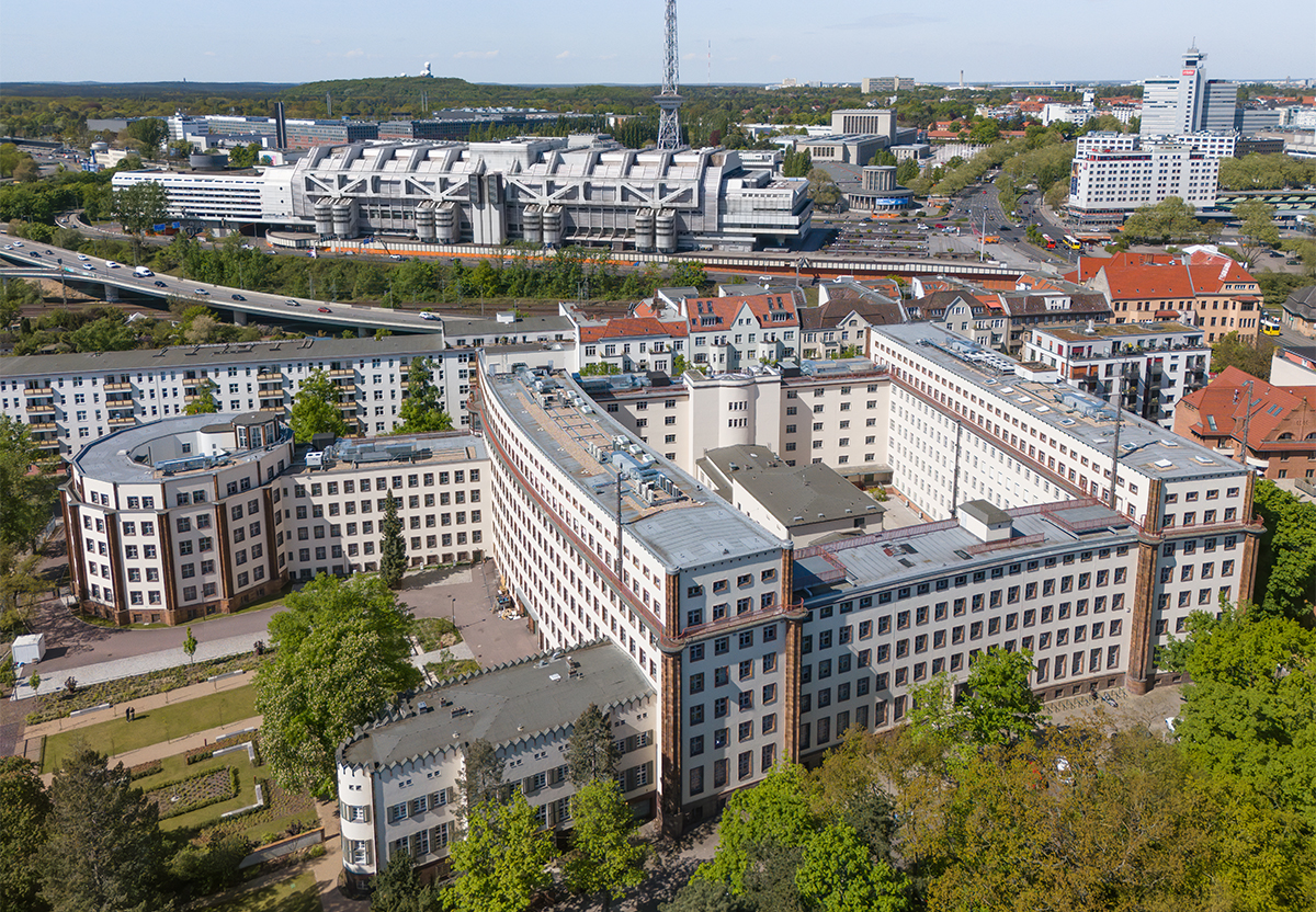 1 DER Alte Oberpostdirektion Berlin Dernburgstraße Herbartstraße Büro Sanierung